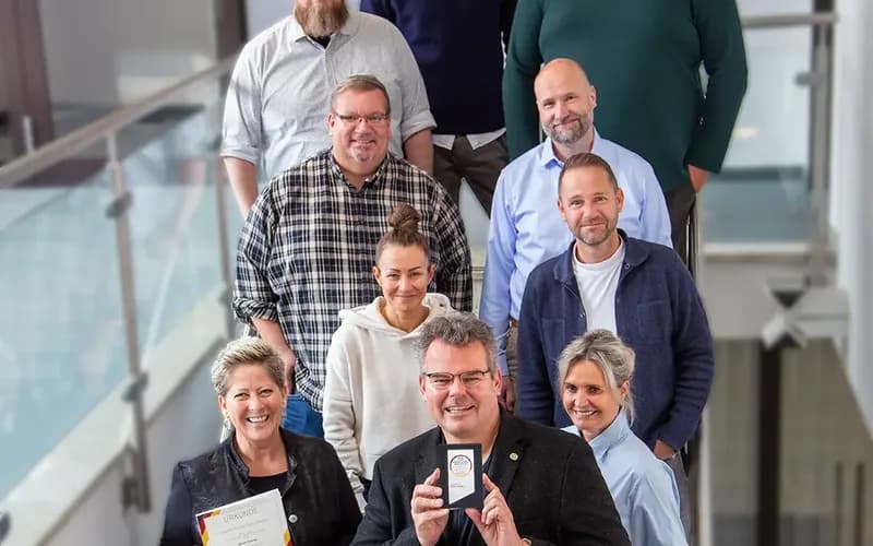 Teamfoto der INCAS Training zum Erhalt des Deutschen Bildungs-Award 2024-2025 Teamfoto der INCAS Training zum Erhalt des Deutschen Bildungs-Award 2024-2025